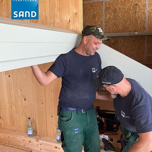 Schon mal so eine riesige Schiebetür einbauen lassen ?  Der Aufwand hat sich auf jeden Fall gelohnt! 🤩
#glasereisand...